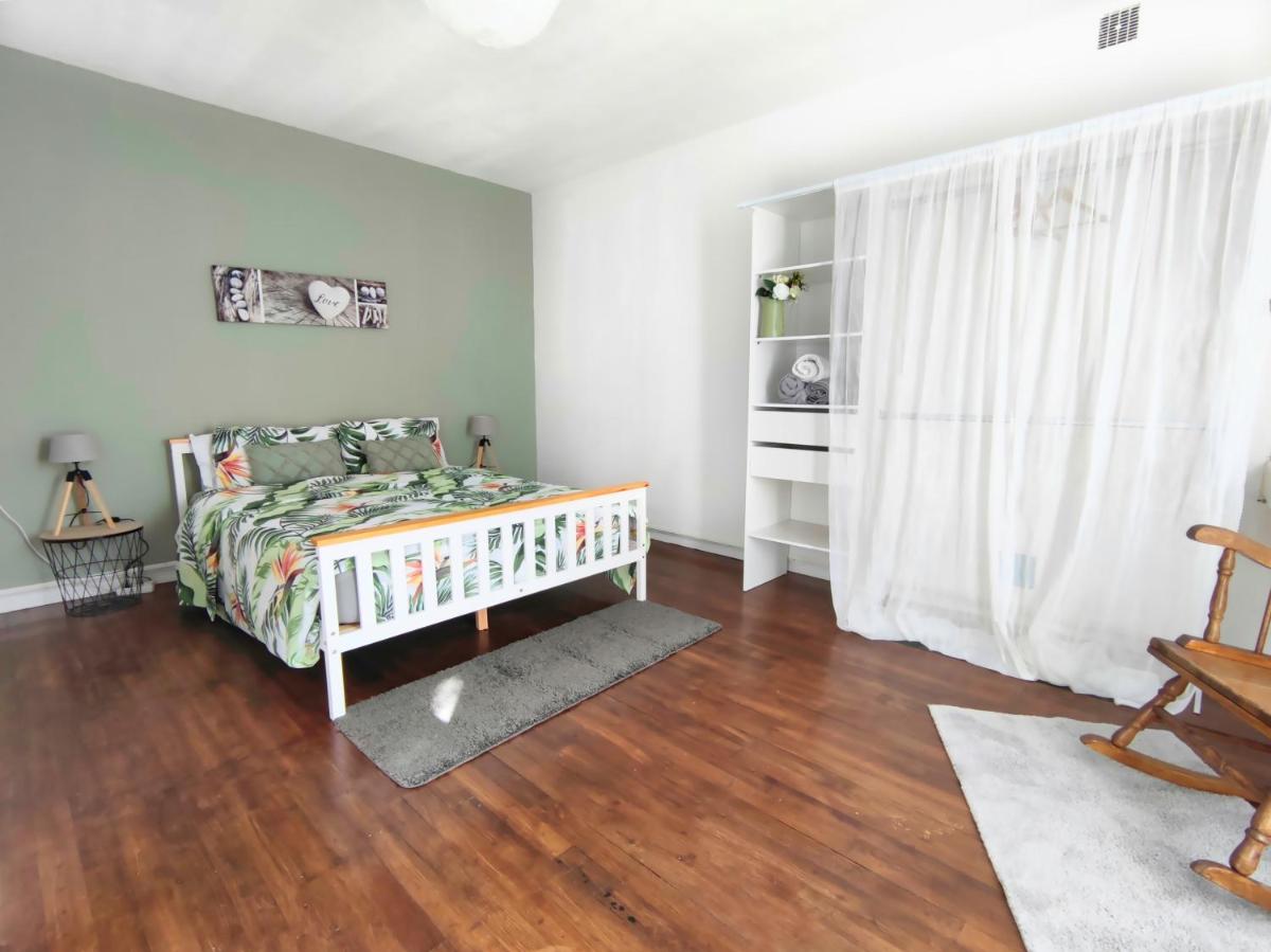 Number 22 - Le Dorat - Apartment One with garden & free parking - Housity