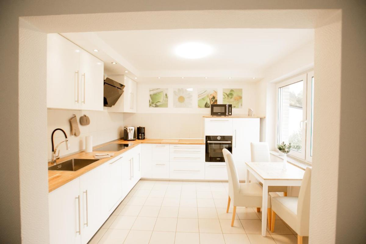 bonquartier - HOUSE - GARDEN - FOREST - TOP ROAD CONNECTION - Housity