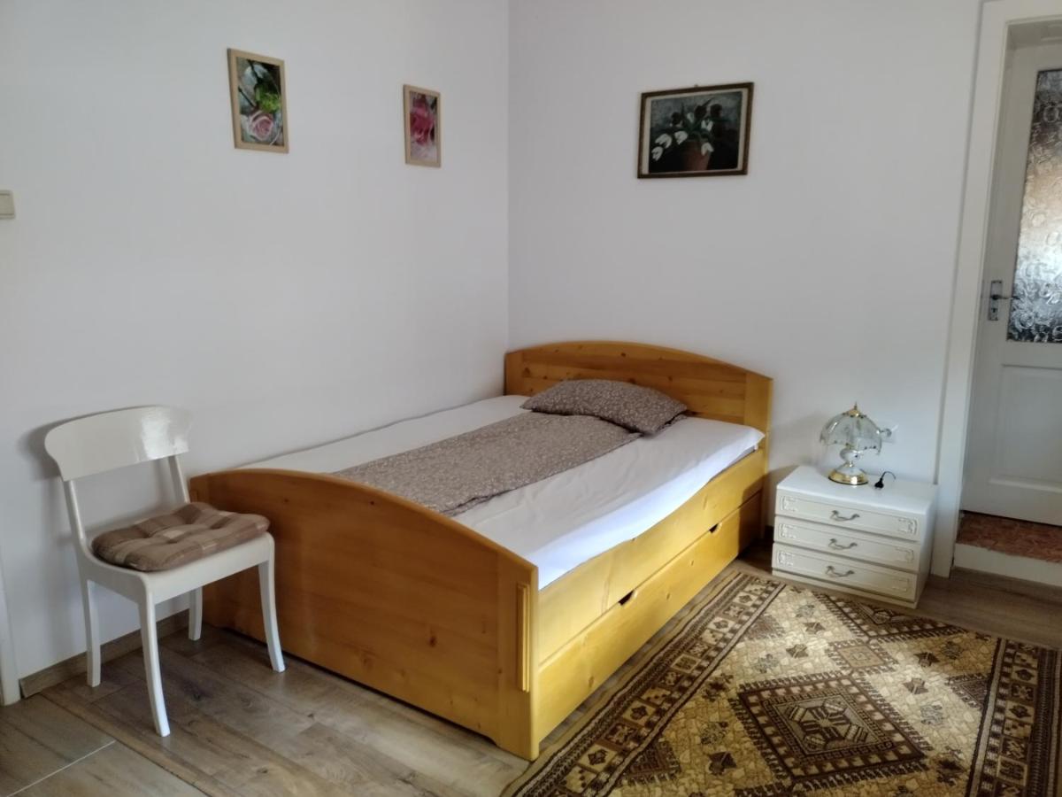 Zadora Haus - Housity