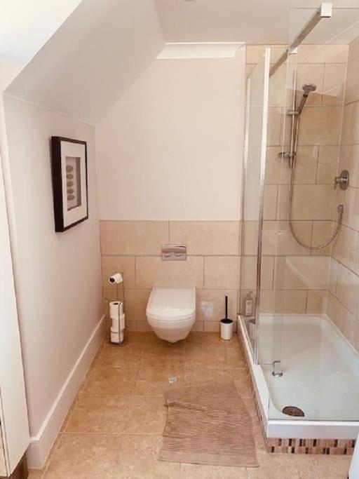 Town House in prime beachfront location. Sea views - Housity