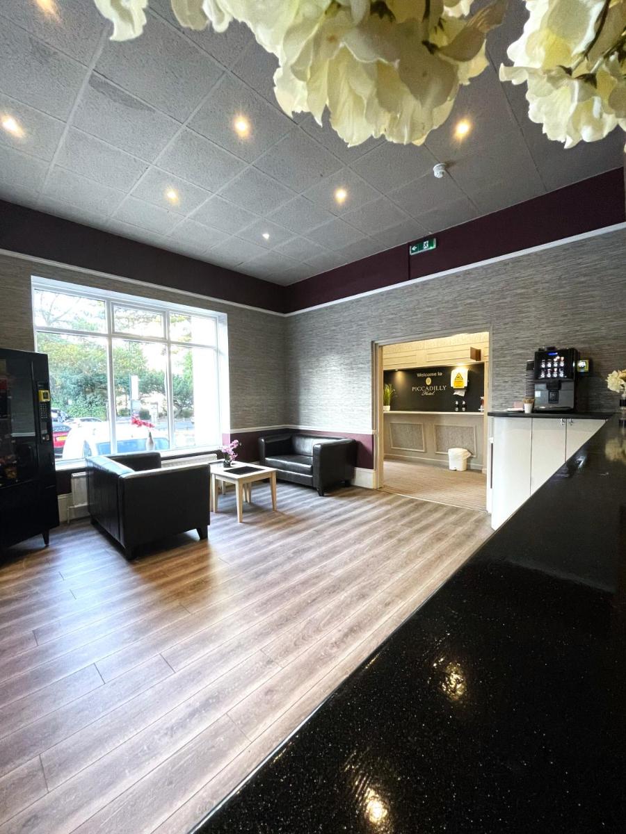 Piccadilly Hotel - Housity
