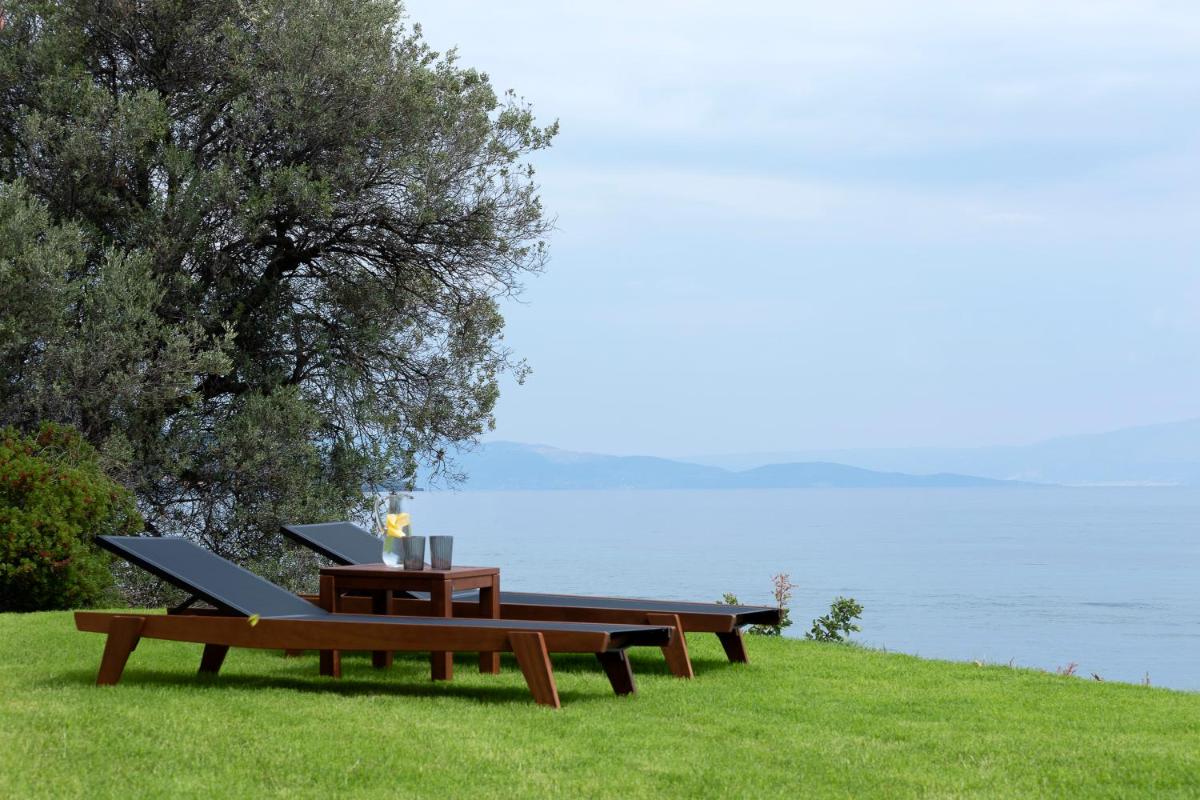 Lichnos Luxury Suites - Housity