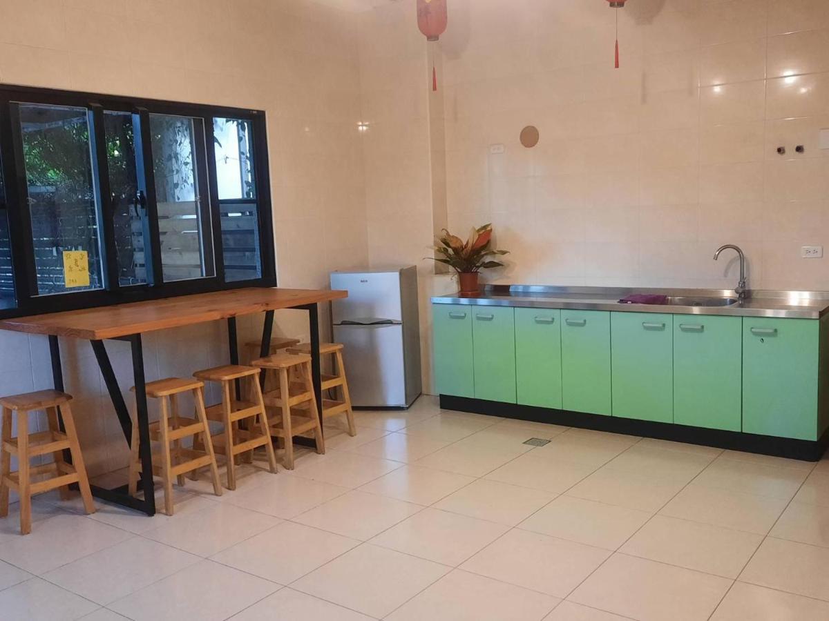 Ke lai le yi zhan min su tai dong shi - Housity