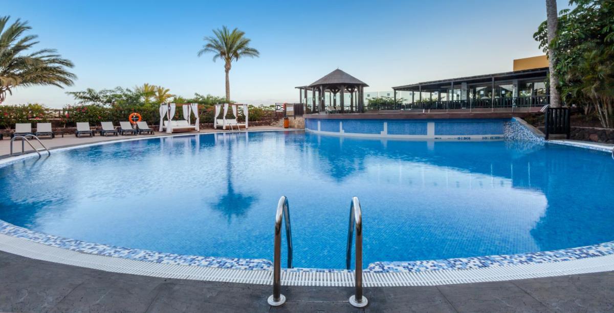 Piscina en o cerca de Occidental Jandía Royal Level - Adults Only