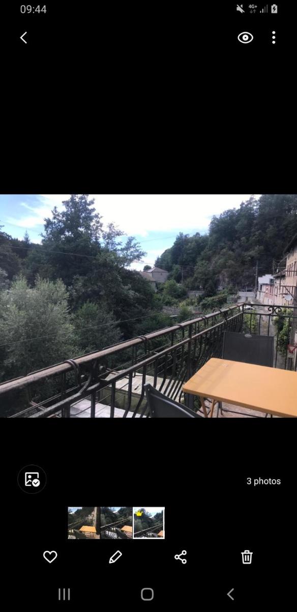 Maison avec vue panoramique à 5mn de saint Rémi sur durolles . - Housity