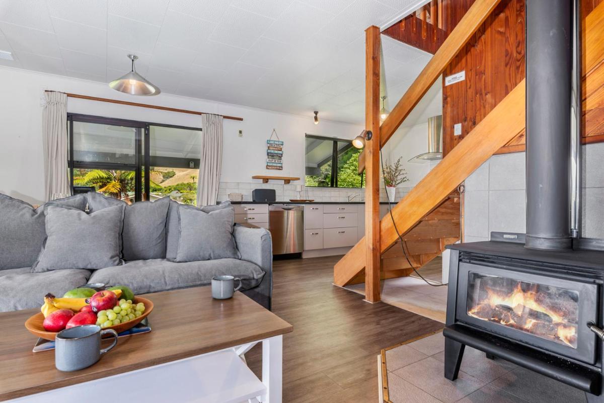 Splendour on Spencer - Lake Tarawera Holiday Home - Housity