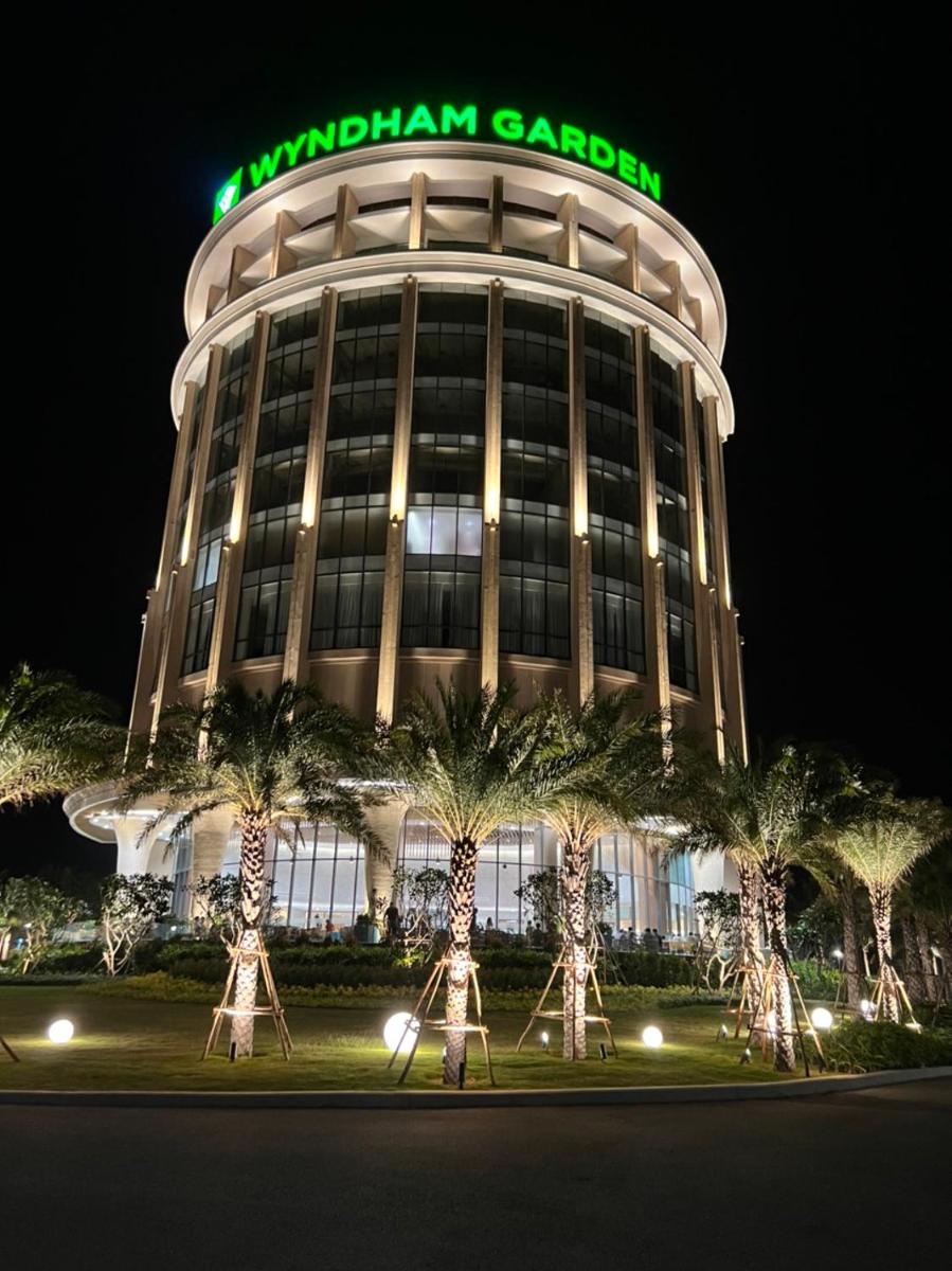 Sea view villa in Wyndham Garden Cam Ranh - Housity