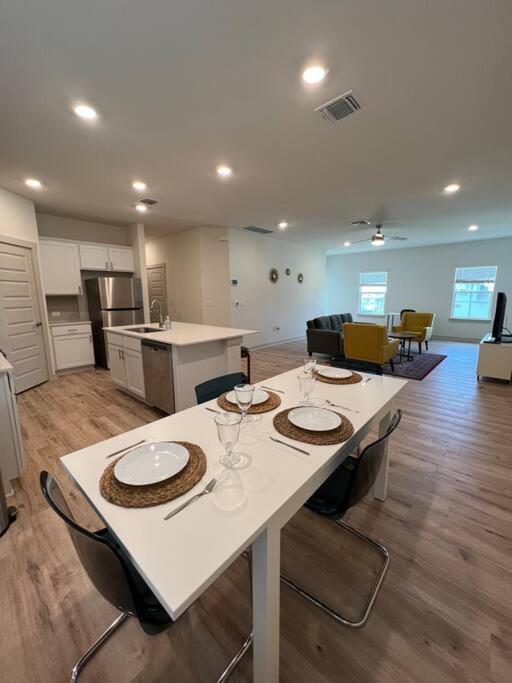 Modern 4b/2b home in Austin - Housity