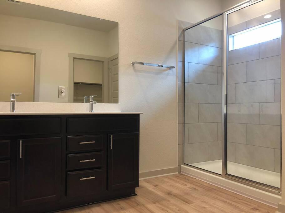 Modern 4b/2b home in Austin - Housity