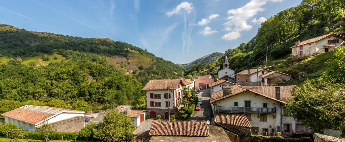 Logis Hotel Erreguina - Housity