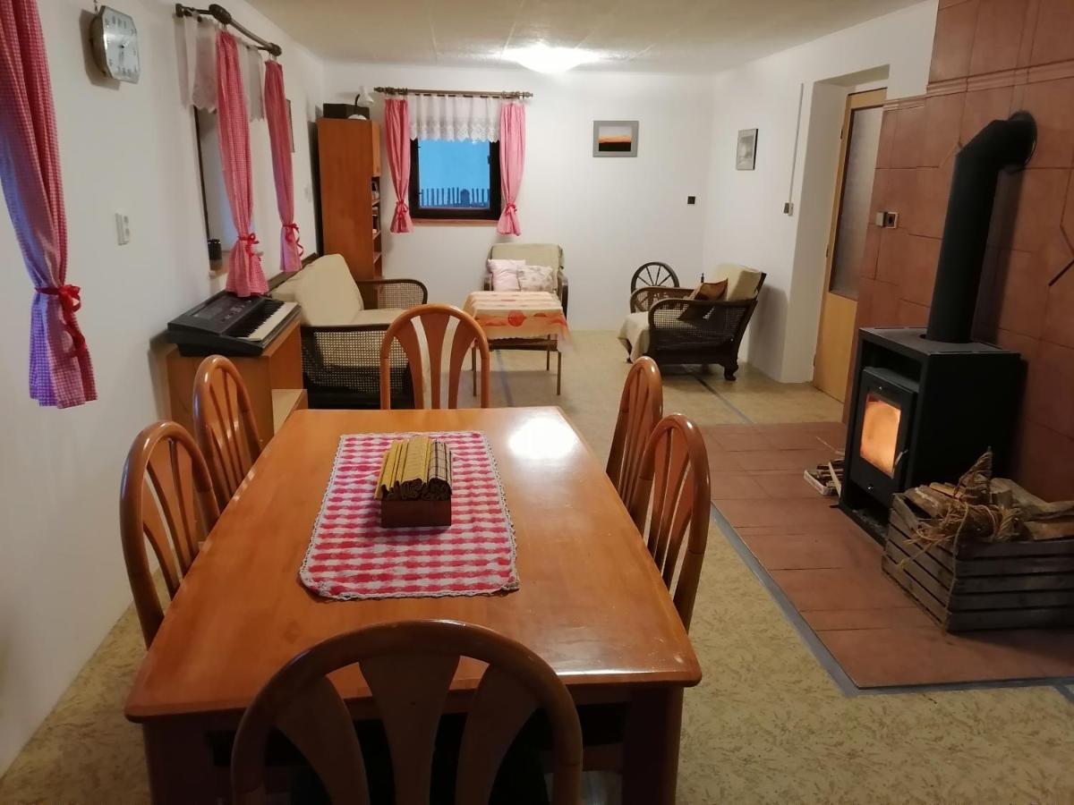 Na samotě u lesa - Housity
