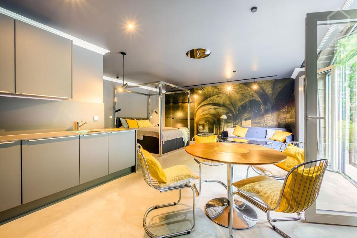 Suitetrails - Lovely 1-bedroom condo with patio/ free parking lot
