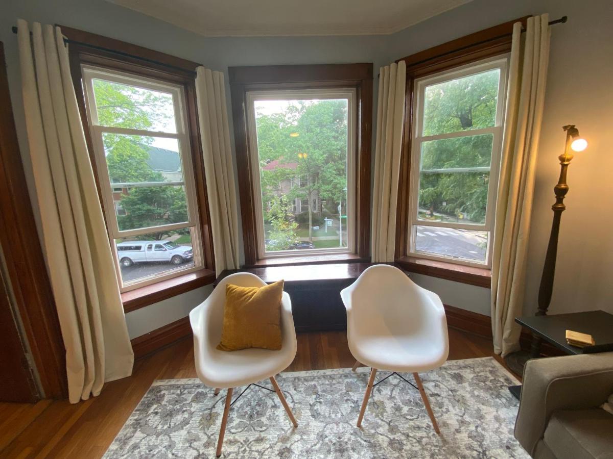 Beautiful, sunny 2nd floor 3BR/1BA w free parking - Housity