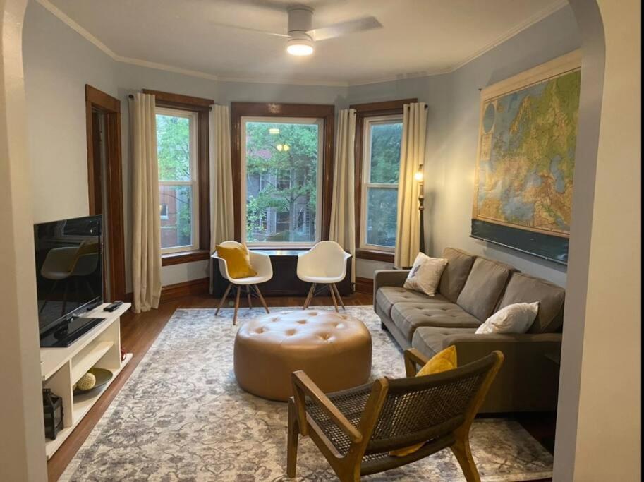 Beautiful, sunny 2nd floor 3BR/1BA w free parking - Housity