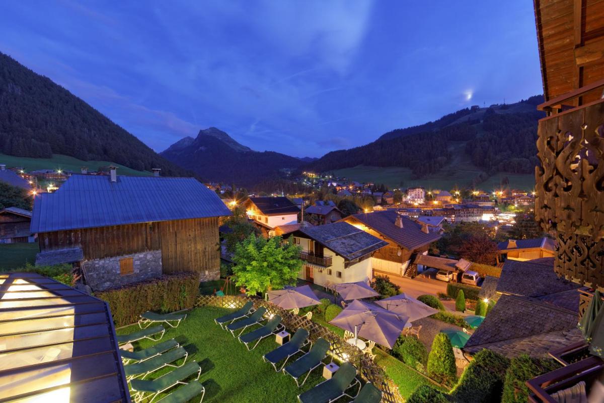 Vue générale sur la montagne ou vue sur la montagne depuis l'hôtel