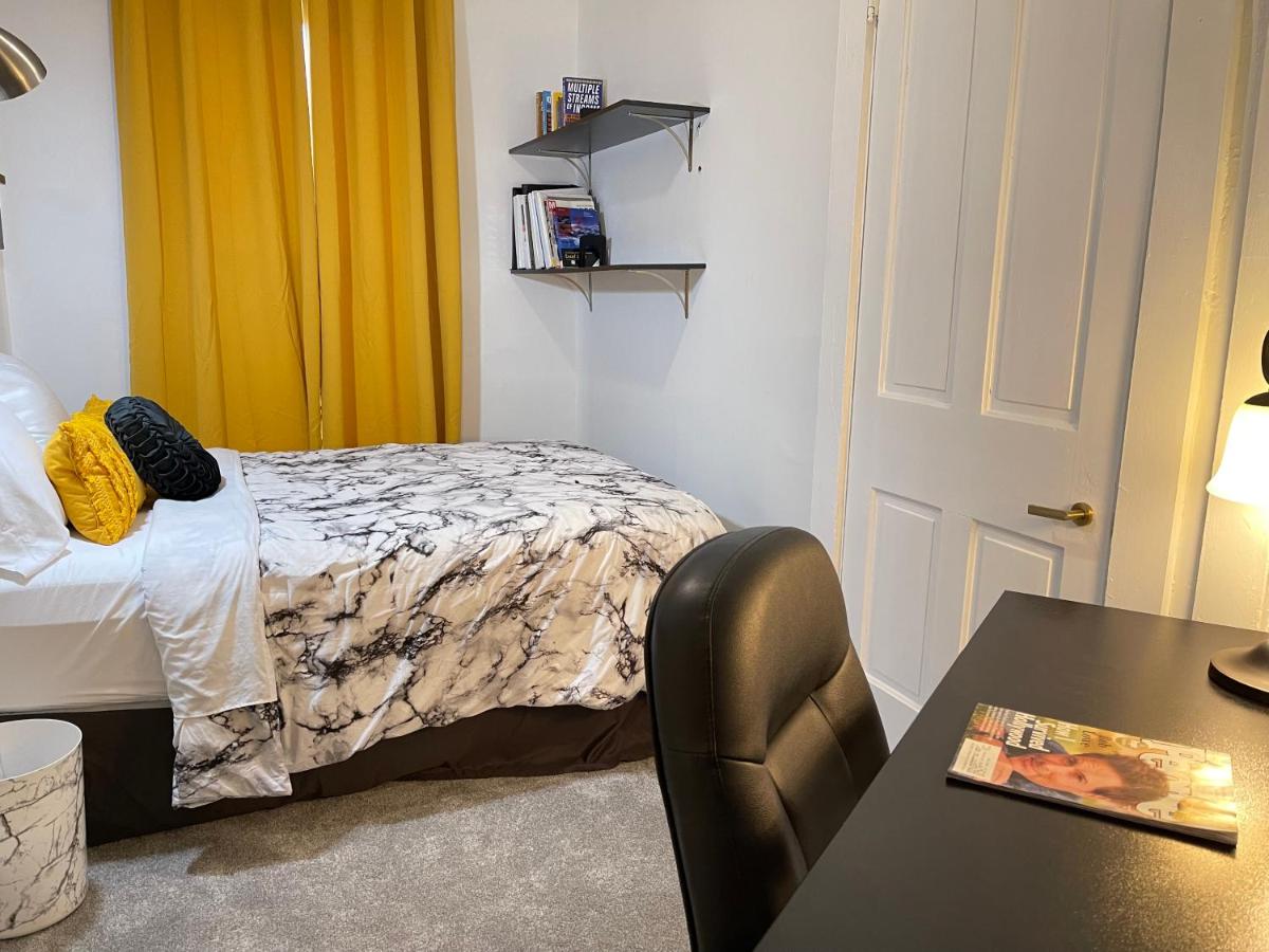 The Green House Gallery Business Queen - Housity