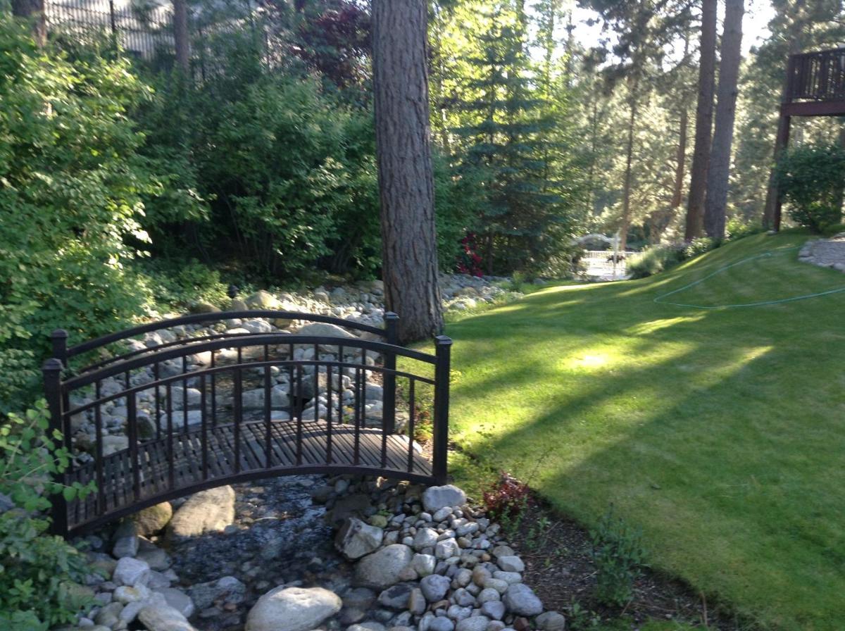 River Cove Elegant Waterfront Bed & Breakfast - Housity