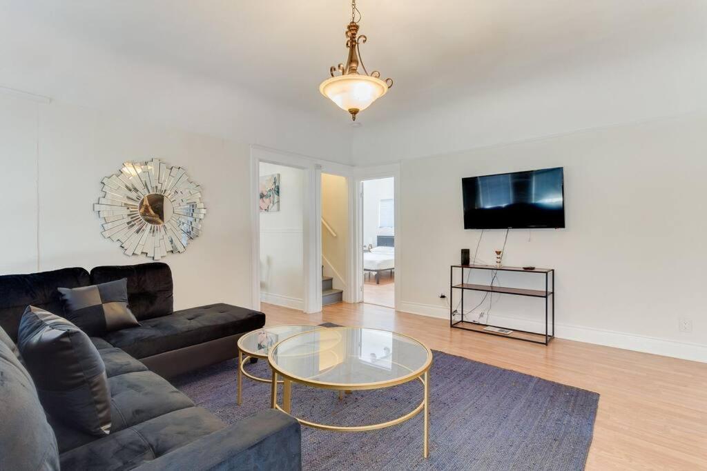 5 Bedroom Koreatown Charmer near DTLA - Housity