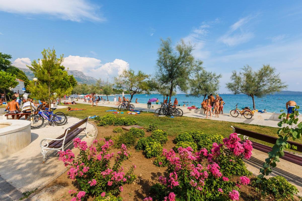 Seaside holiday house Kastel Stari, Kastela - 16617 - Housity