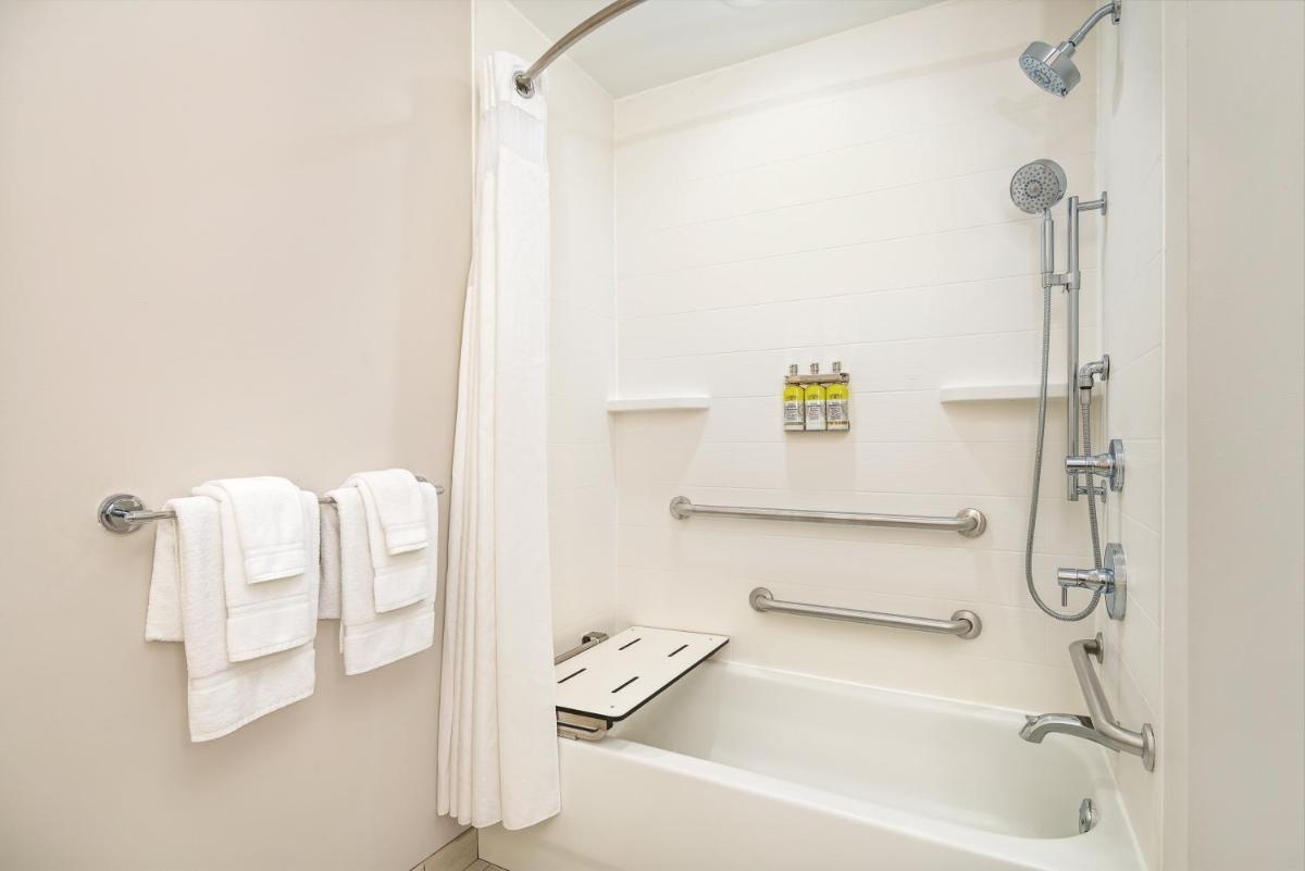 Holiday Inn Express & Suites Florence I-95 at Hwy 327 by IHG - Housity
