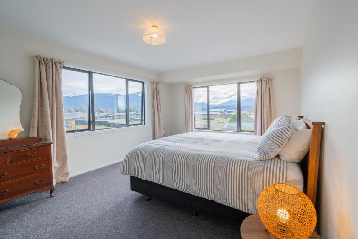 Acheron Homestead - Te Anau Holiday Home - Housity