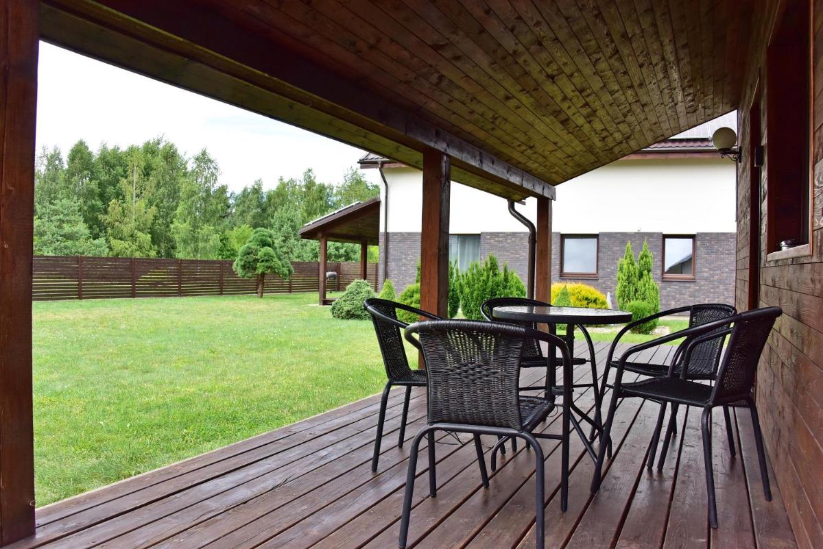 Holiday House Strawberry - Housity