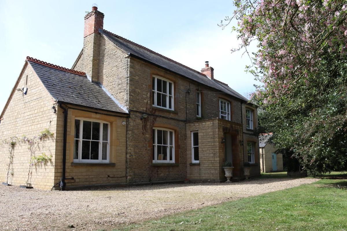 York Cottage House & Spa - Housity