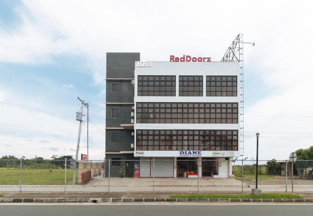 Suitetrails - RedDoorz Near Iloilo International Airport