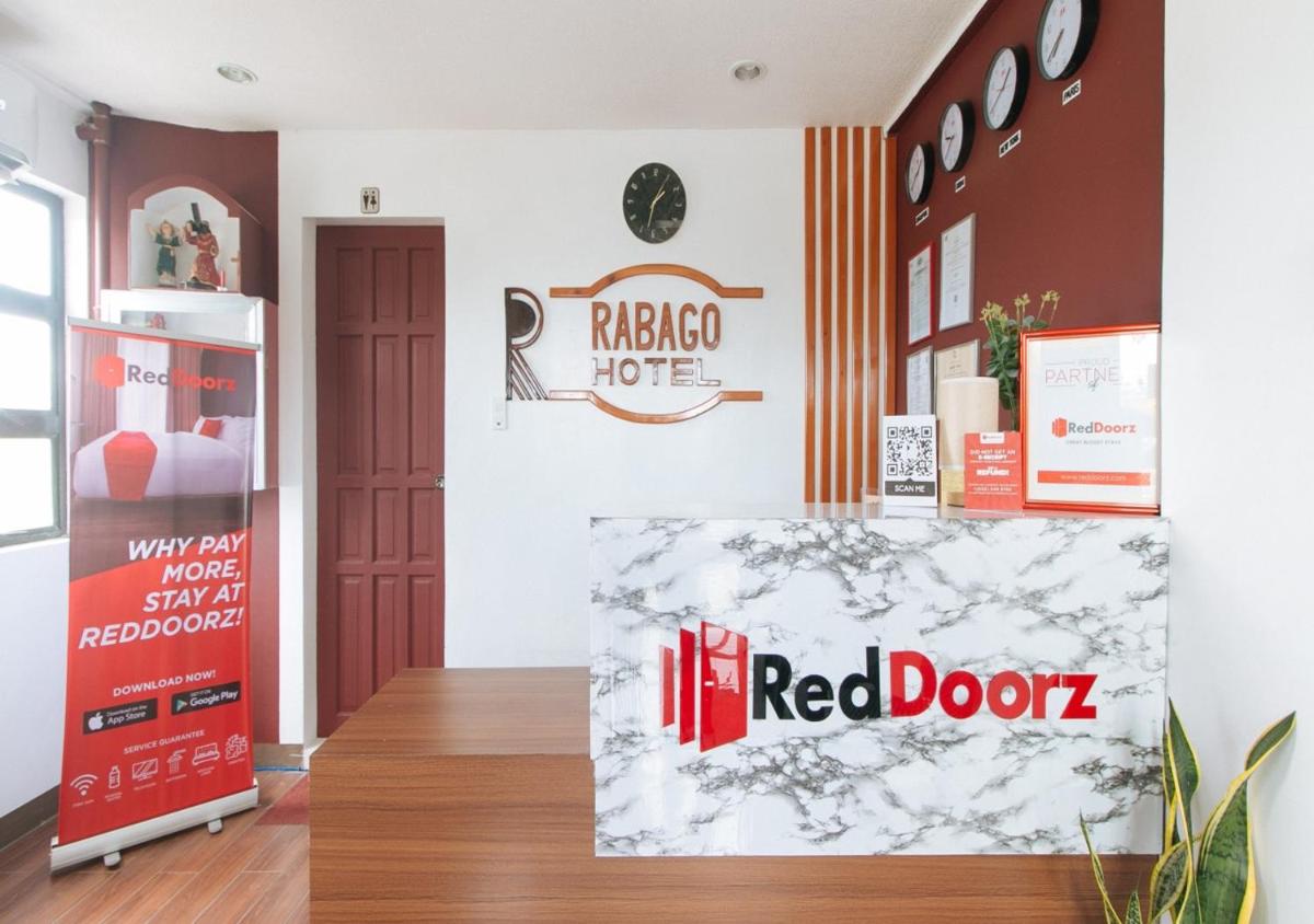 Suitetrails - RedDoorz Near Iloilo International Airport