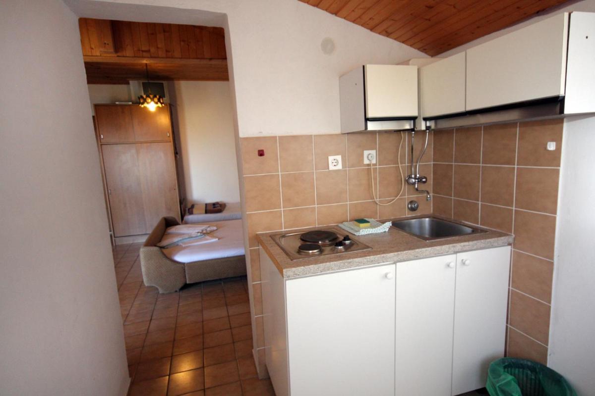 Apartments by the sea Suha Punta, Rab - 5050 - Housity