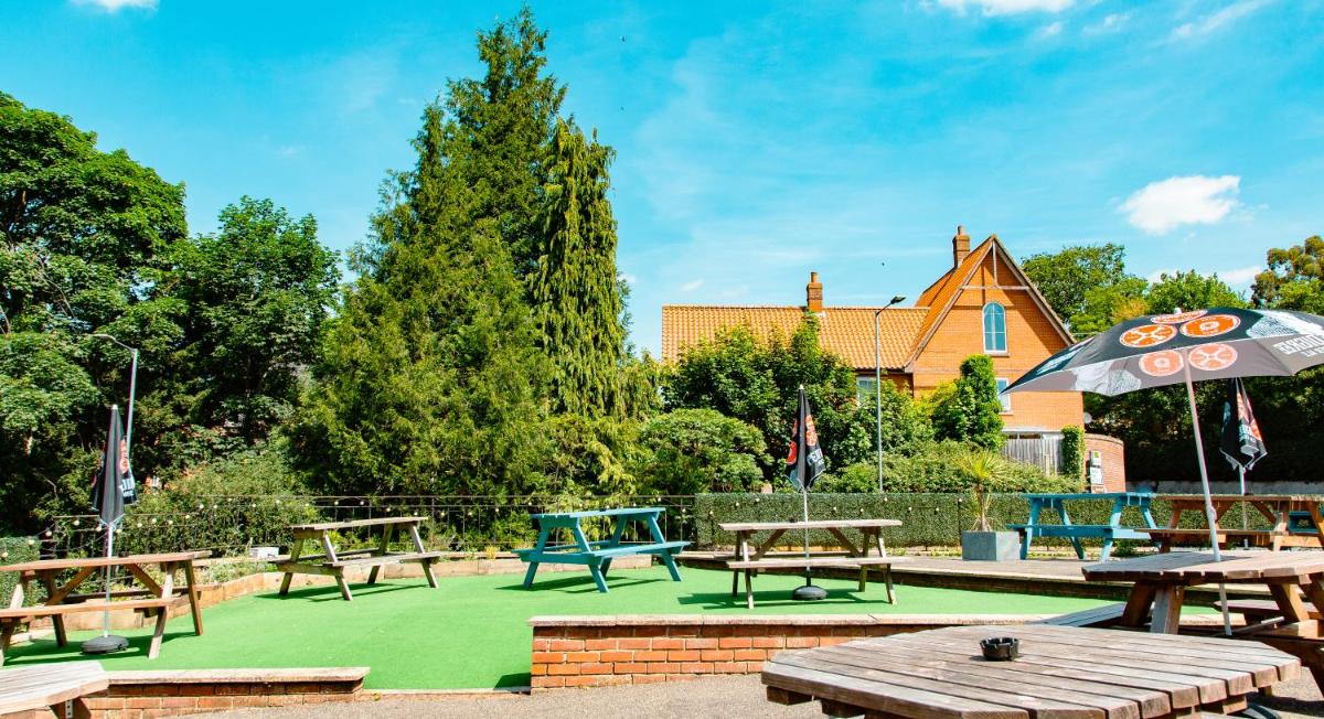 The George Hotel, Dereham - Housity