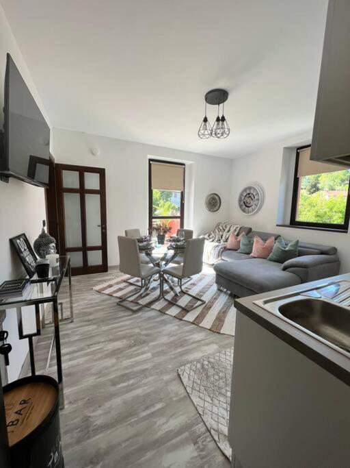 Cozy & Good Vibes Villa Castana. - Housity