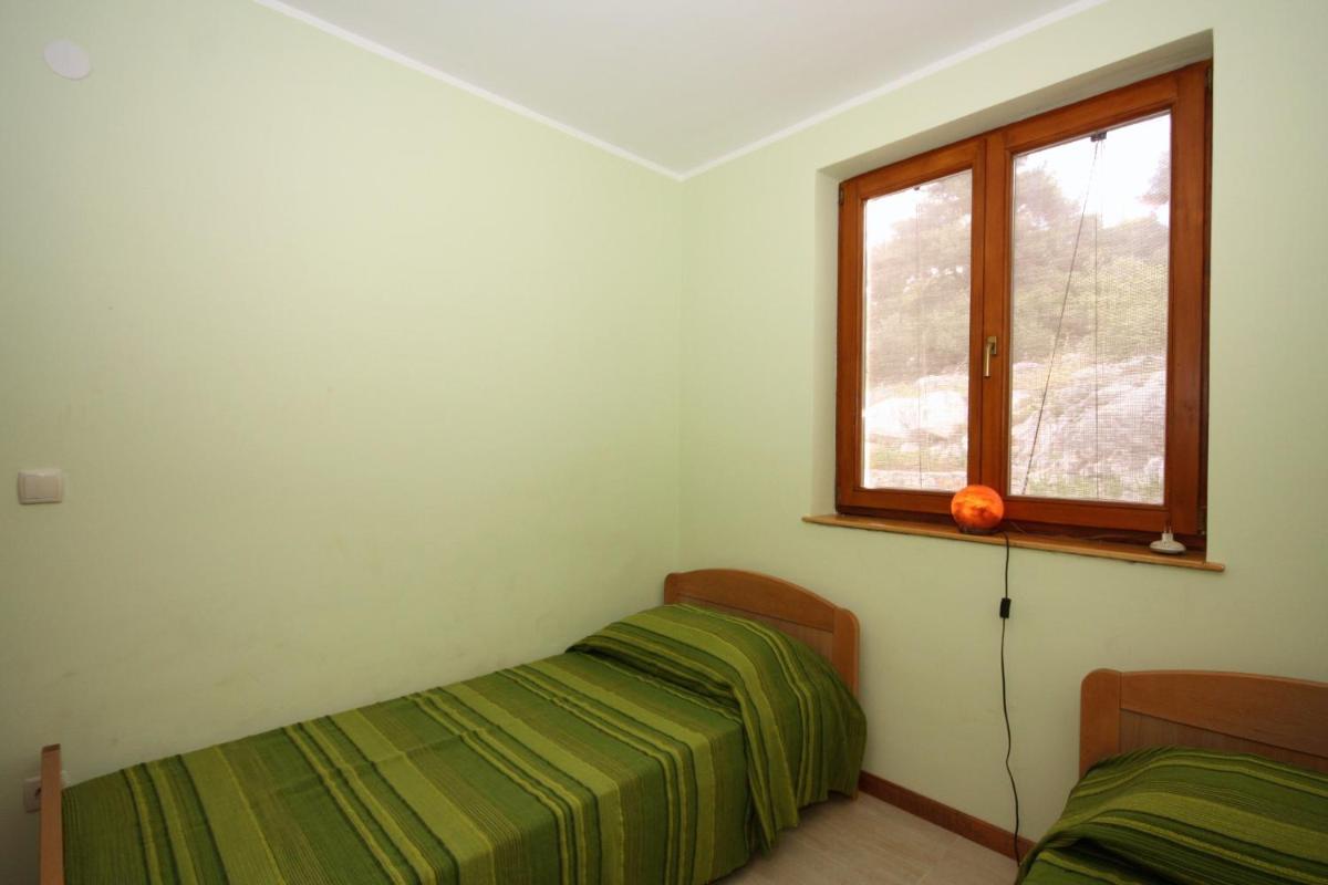 Seaside holiday house Tisno, Murter - 5094 - Housity