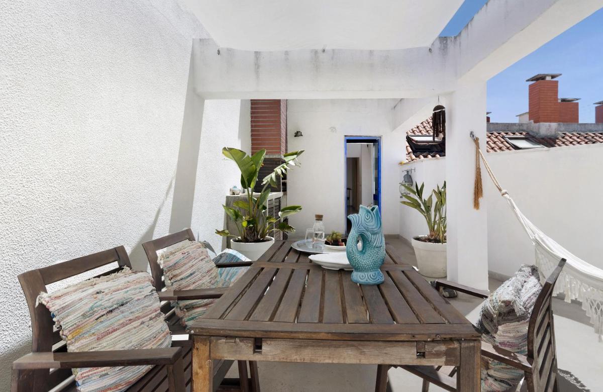 Duplex com terraço na Charneca - Housity