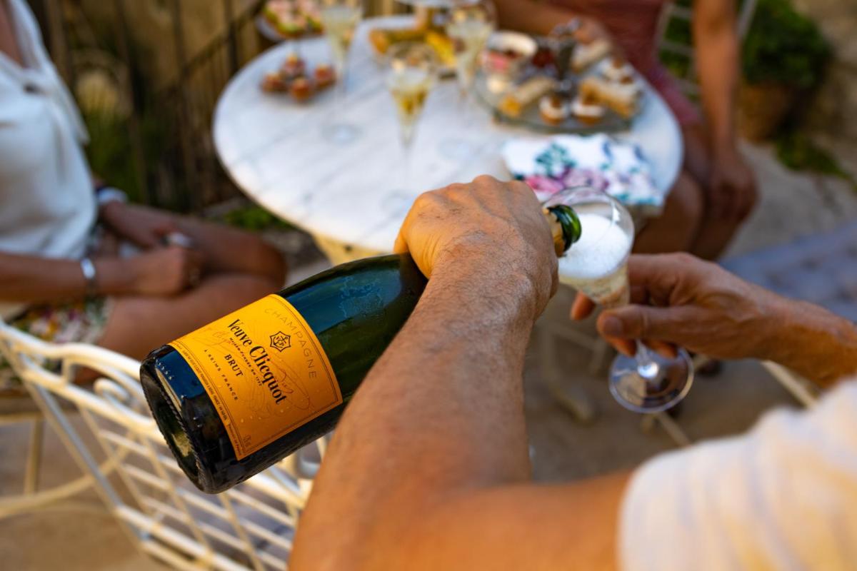 Luxueuses Suites & Chambres d'hôtes - accueil champagne, petit-déjeuner - Maison Champagne - Housity