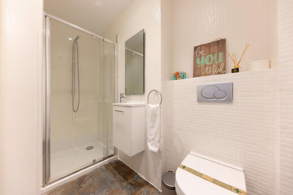 Bravissimo Eiximenis, with beautiful terrace and views - Housity