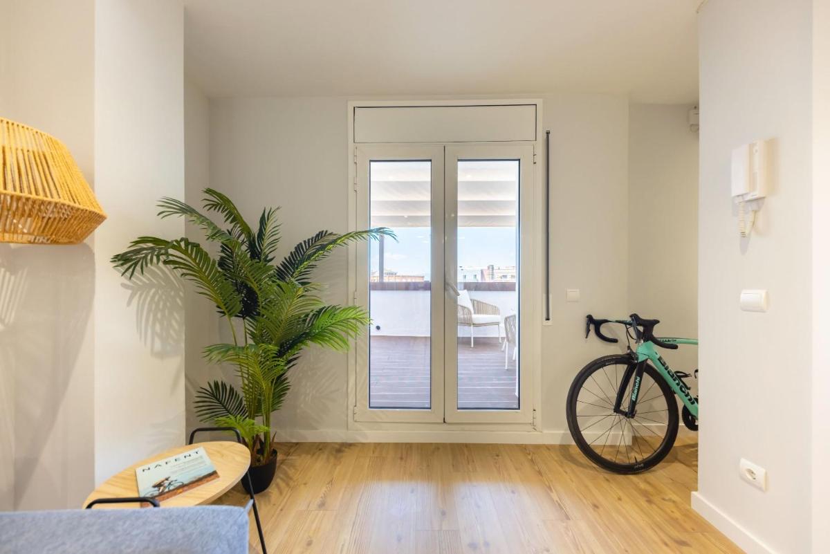 Bravissimo Eiximenis, with beautiful terrace and views - Housity