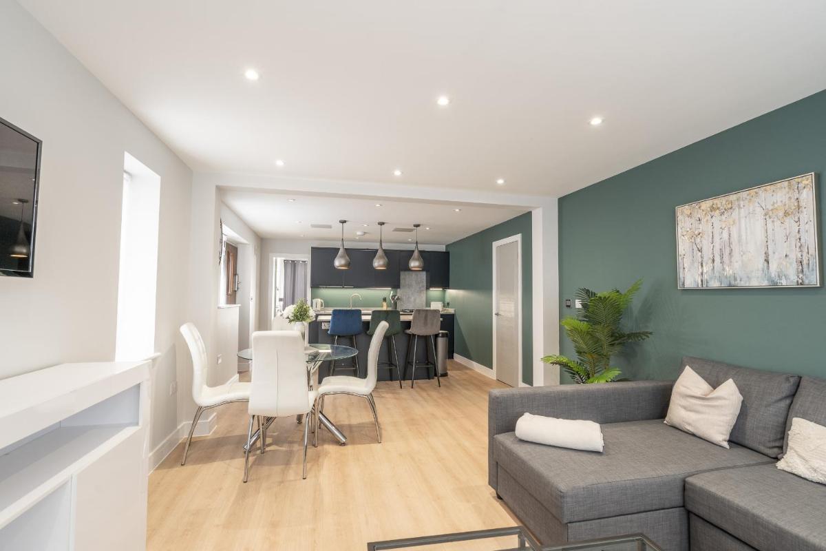 Corporate Suite - Housity