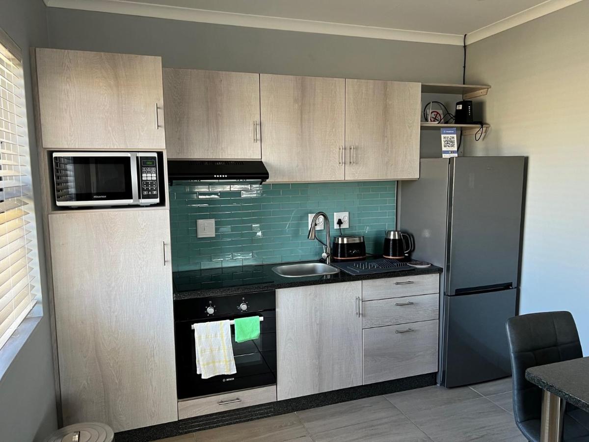 Elephant House, 2 bedroom House, Next to Pilanesberg and Sun City - Housity