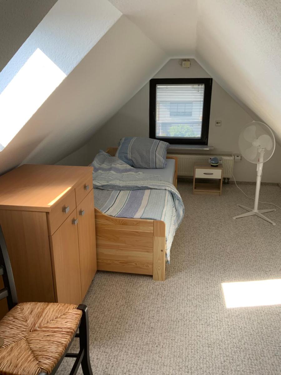 Ferien/ Monteurzimmer mit gemeinsam Wozi, Kü, Bad, WLAN - Housity