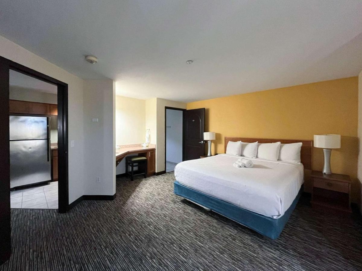 Studio 6 Carlsbad CA - Housity