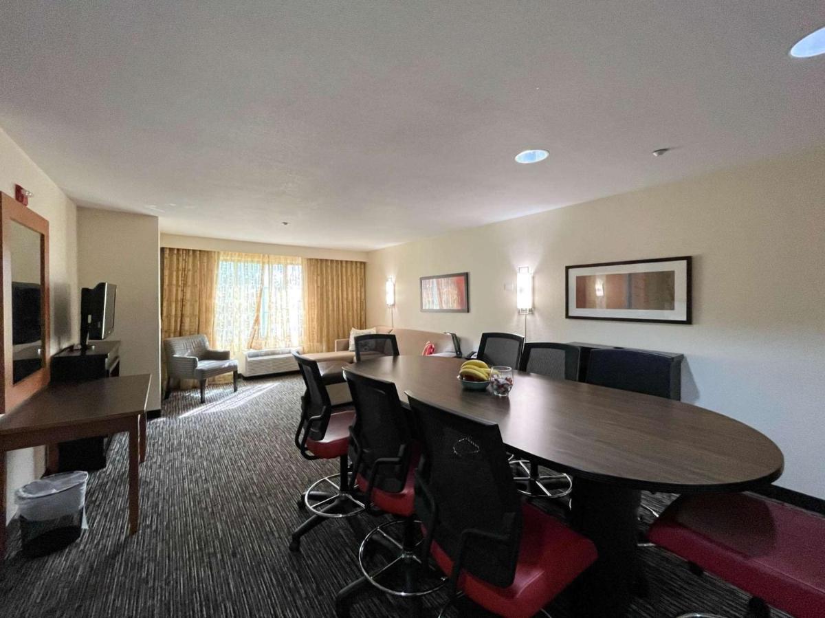 Studio 6 Carlsbad CA - Housity