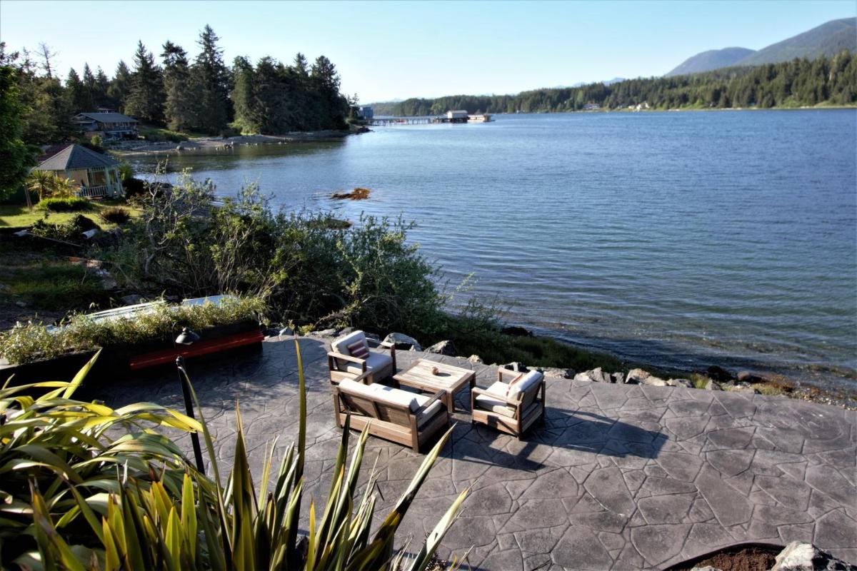Beautiful Oceanfront Cabin With Hot Tub! - Gww - Housity