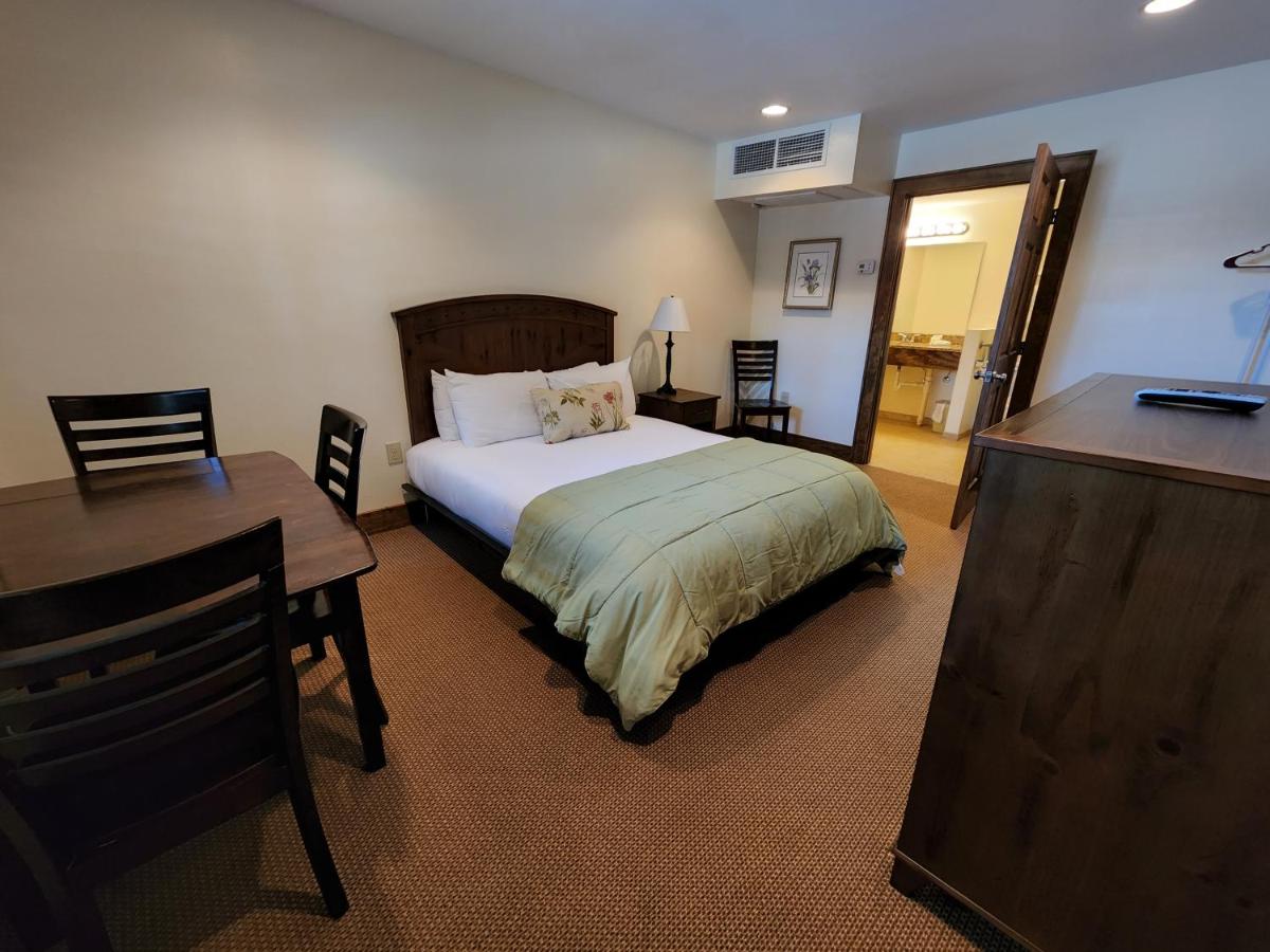 The Inn at Shady Lawn - Housity