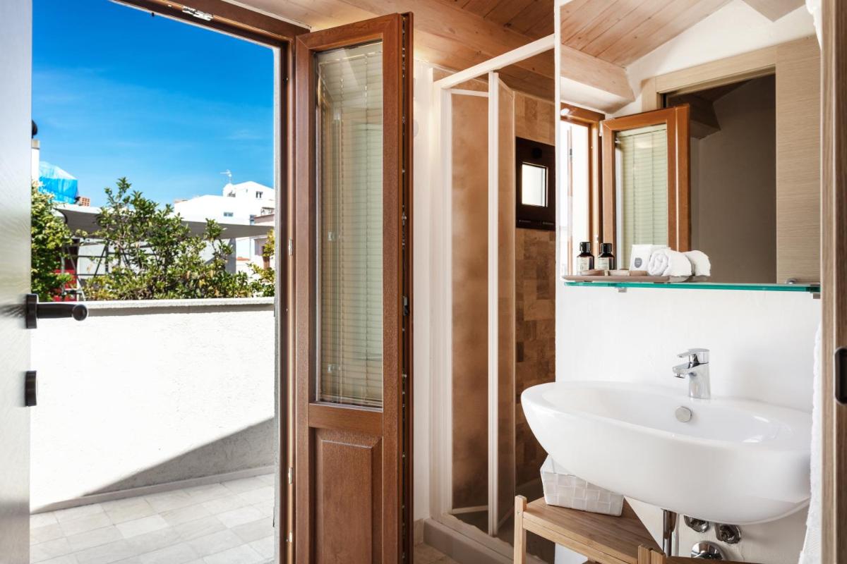REEF Suites - Housity