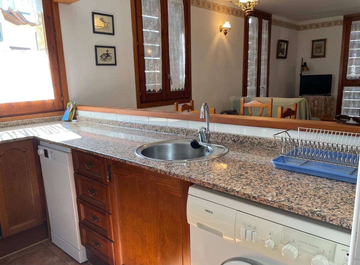 Apartaments Pirinenc - Housity