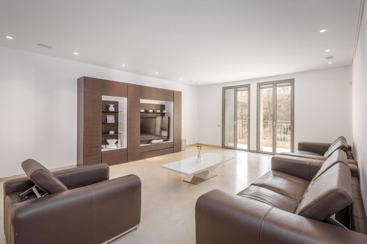 Spectacular 375 SQM at Mamilla Mall - 4 bedroom - Housity