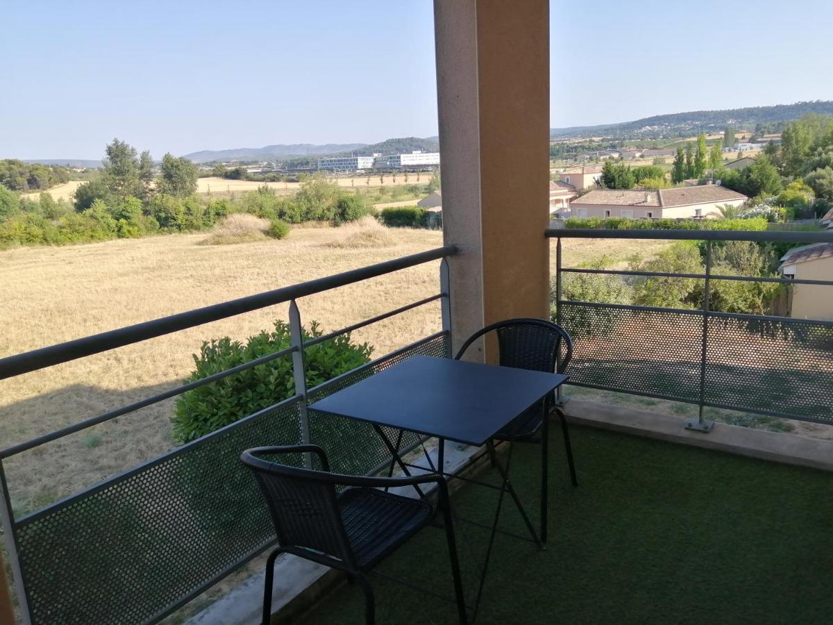 Le cocon de Marie,piscine, balcon, parking gratuit, baignoire - Housity