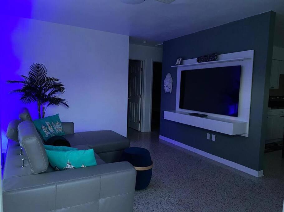 Suitetrails - Stayover In Miami Home 2BR - 1BTH - free parking