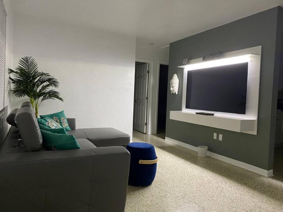 Stayover In Miami Home 2BR - 1BTH - free parking - Housity